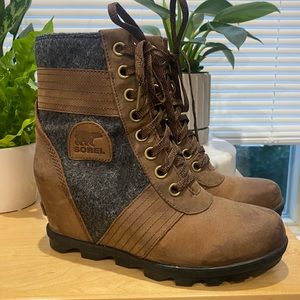 Sorel Lexie Wedge Boots Size 9